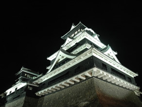 熊本のシンボルである熊本城の夜間開園で「夜の観光」を開発