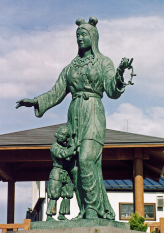 奴奈川姫像